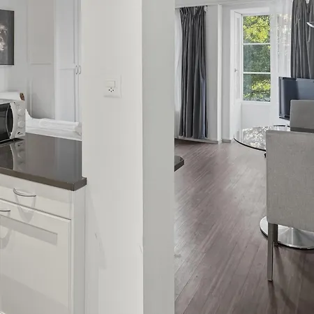 Charming In The Old Town - Uz15