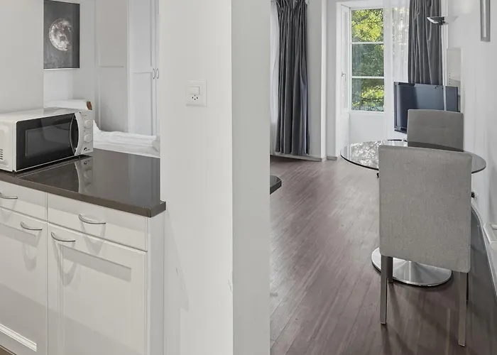 Charming In The Old Town - Uz15