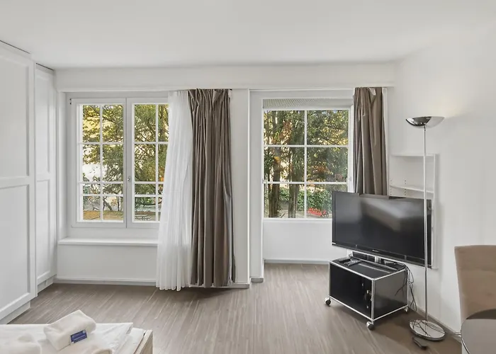 Charming In The Old Town - Uz15