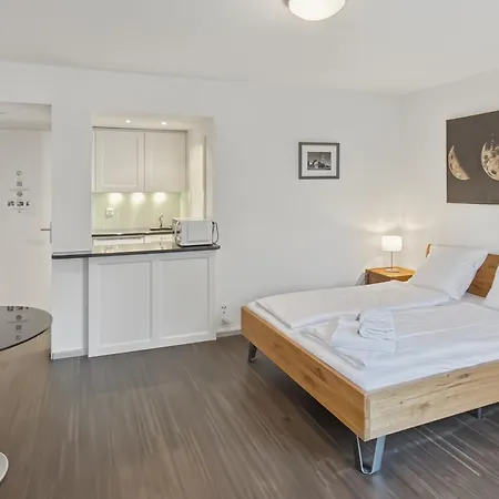 Charming In The Old Town - Uz15 *